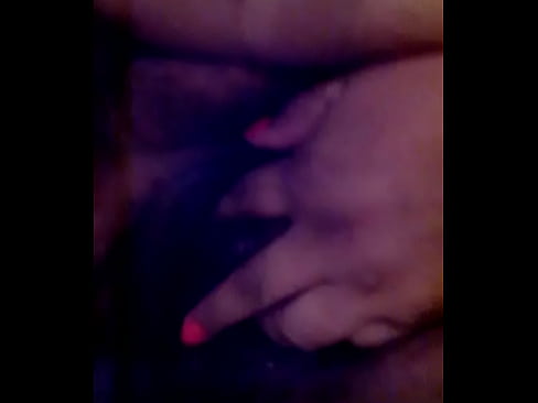 gordita locochona con sus dedos