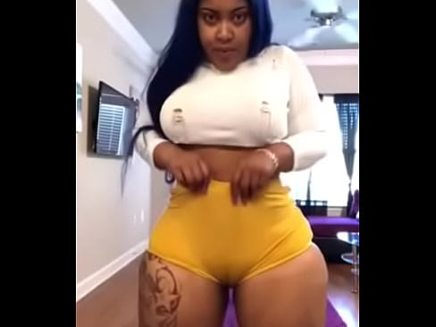 Mi amiga me baila muy sexy