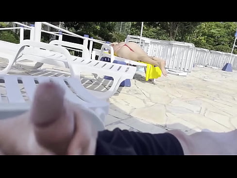 A stranger gave me a great handjob at a public pool