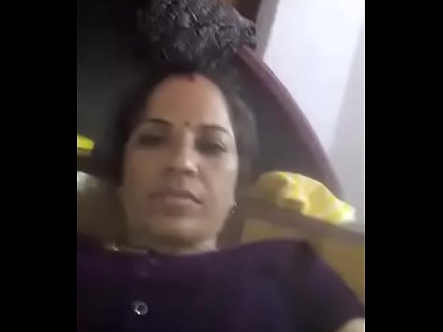 Suman Dhunwa sexy aunty