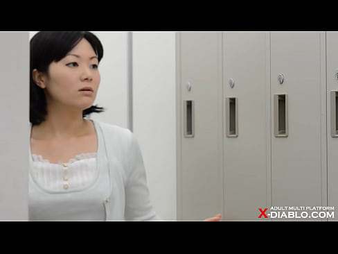 人妻OLの更衣室着替え&オナニー