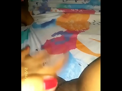 Ela gosta de se masturbar pensando em mim