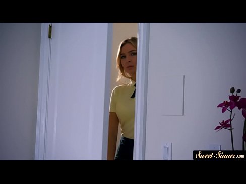 Bigbooty stepmom fucked from behind