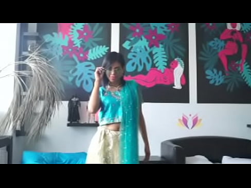 Porno chick shaking booty on Indian song