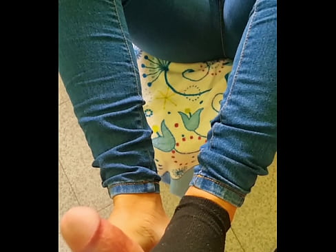 My best friend gives me a handjob after school and I cum on her feet