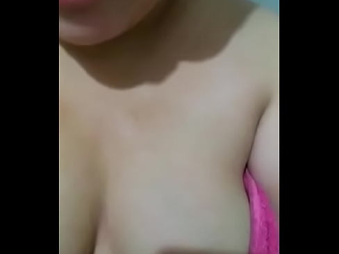 Puta sale de bañarse caliente