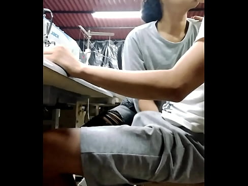 Mi prima me chupa mi pene