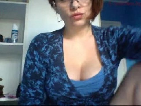 Curvy milf caming herself