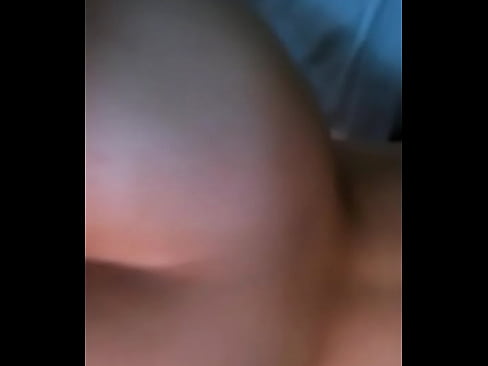 Le hago carisia en la concha y gime como perra  Le hago carisia en la concha y gime como perra