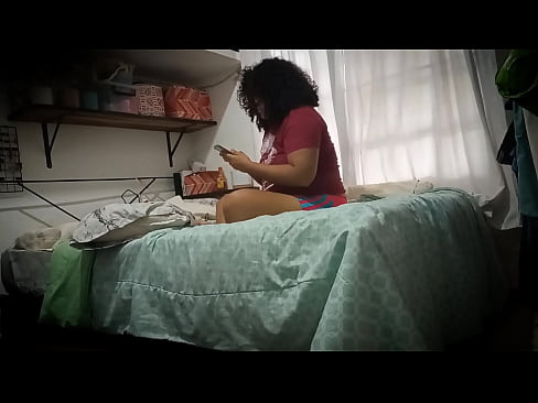 Milf gordibuena maestra muestra las tetas y el coño