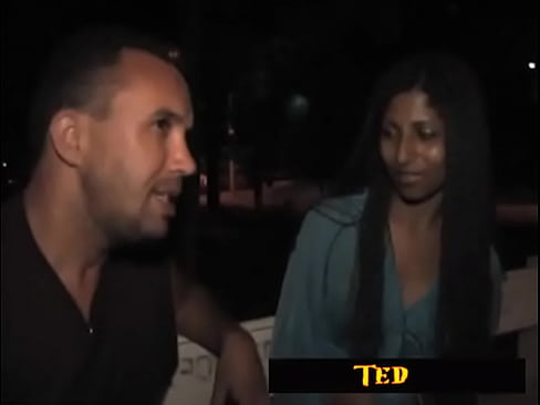 Mulata da o cuzinho com muita dificuldade
