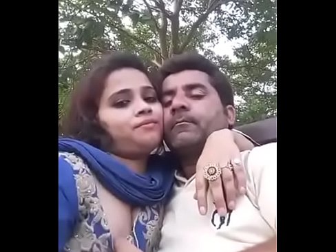 kissing cuple