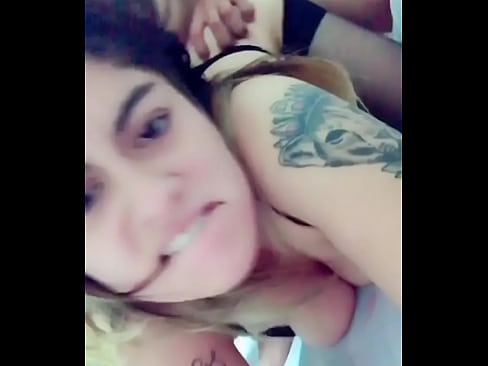 Me firmo sola mientras me coje el culo