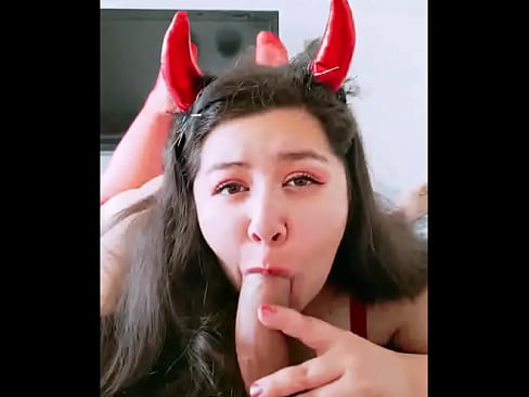 Diablita de Chile le hace tremendo oral al vecino