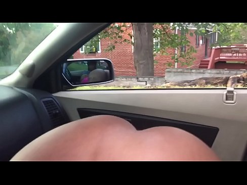Slim girl with nice ass swallows dick with pants down in car