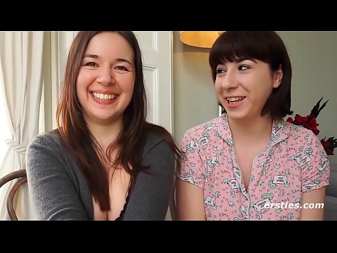 This Is How Real Amateur Lesbians Make Love
