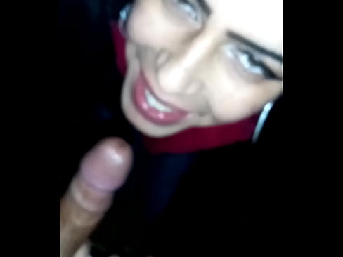 Trans trai o corno,mama homem na rua ,num boquete delicioso