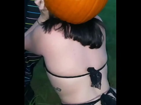 Mandimayxxx gets donkey fucked by Gibby The Clown with a pumpkin on her head