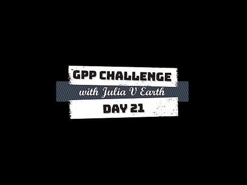 Julia builds her strong abs step by step with hard exercises. Day 21 of General Physical Preparation Challenge.