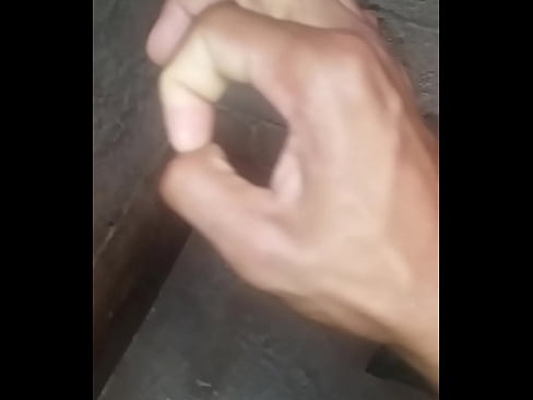 Bien arrecho con la verga bien parada