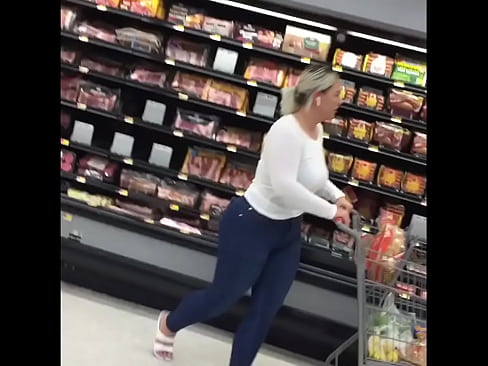 Big booty white girl spycam
