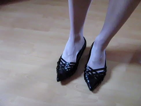 shoeplay in pumps