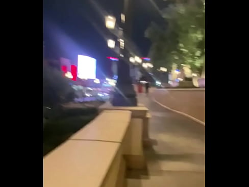 Cum hungry in Vegas Strip while people walk by