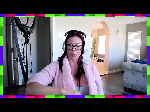 Interview with big titted, MILF pornstar Alexis Fawx, behind the scenes on how she got into porn