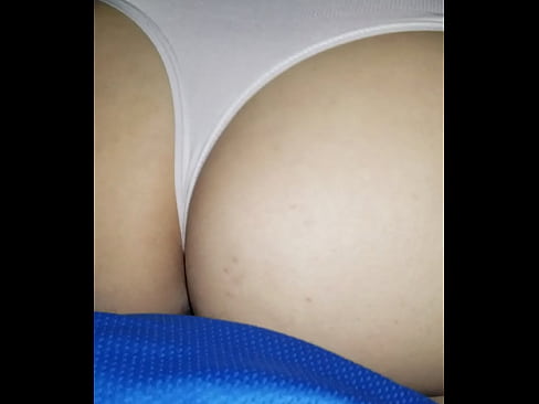 Nalgona esposa en tanga