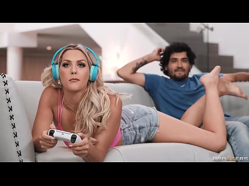 Gamer Girl / Brazzers  / www.zzfull.com/gami