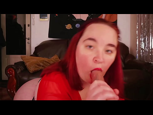 Fat girl webcam model shows blowjob skills on a dildo