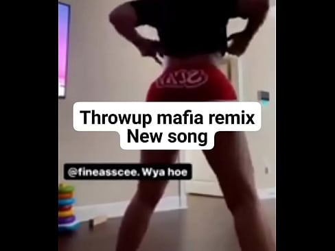 Twerking light skin girl