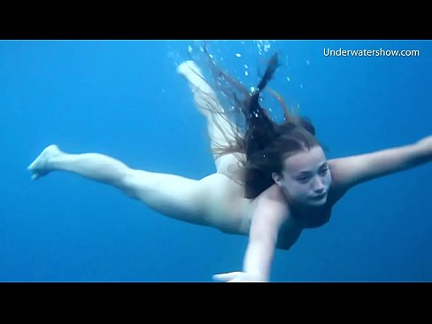 Hot babes naked underwater in the sea