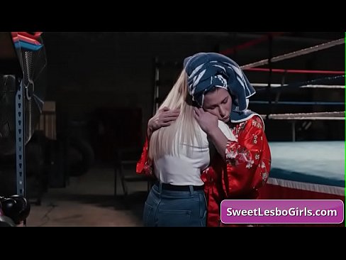 Very well fit lesbo babes enjoy making out in the ring