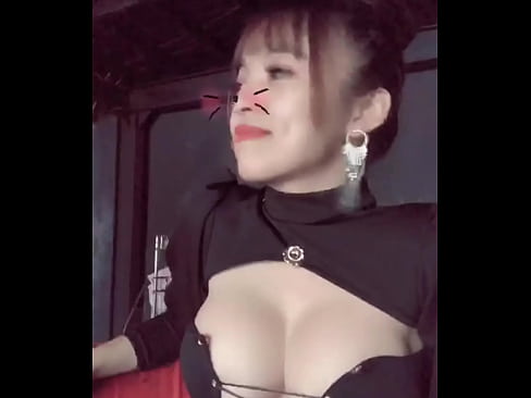 Vú căng đét  Vú căng đét