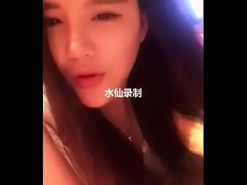 美女网红宾馆直播露奶子，全程对白清晰