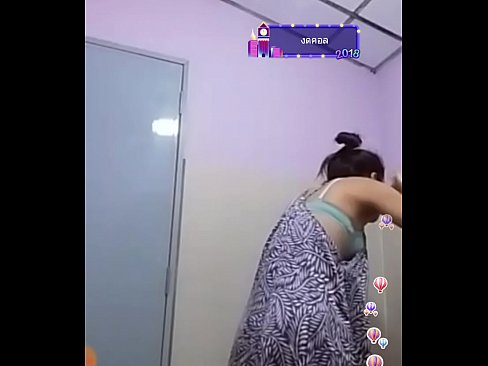 Bigo asian live girl showing nice cleavage