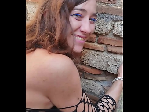 mi faccio faccio fare un bel pompino da Krizia tzunami in una gita turistica