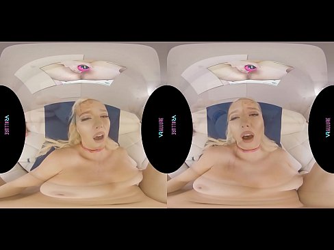 Busty blonde bombshell masturbates with her toys in virtual reality