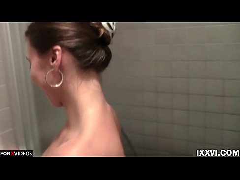 Amateur sex in the toilet and creampie