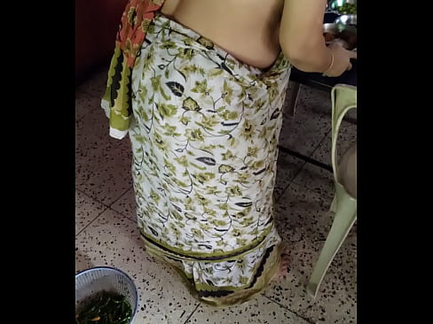 Indian aunty with no blouse in home strolling