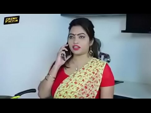 Big boob indian aunty in Saree thru cleavage