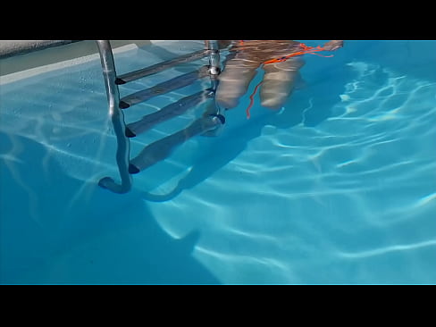 Beautiful student fingers her pussy in the pool