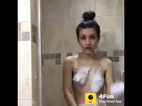 Hot girl nude bath viral