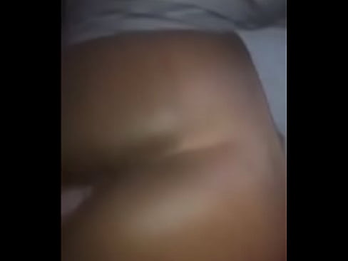 Big booty ebony throwing ass back