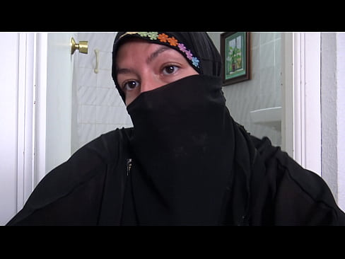 muslim milf is not shocked by the request of her neighbor in France