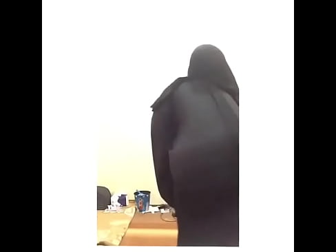 hot niqabi girl on abaya with sexy moves in camera
