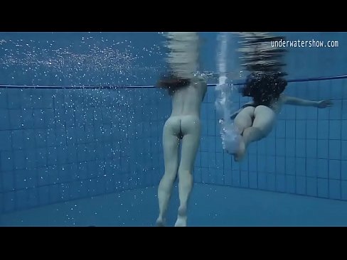 Hot lesbo action in the swimming pool