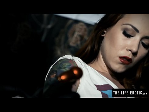 Live tattoo application while playing with her pussy