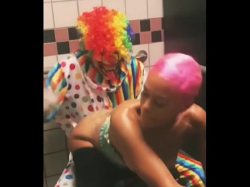 Jasamine Banks fucks Gibby The Clown in stall